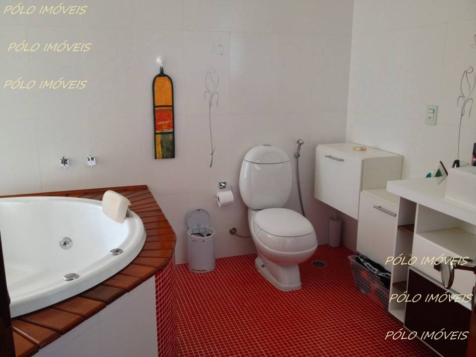 LINDÍSSIMA CASA EM CONDOMÍNIO EM MEIO A NATUREZA!