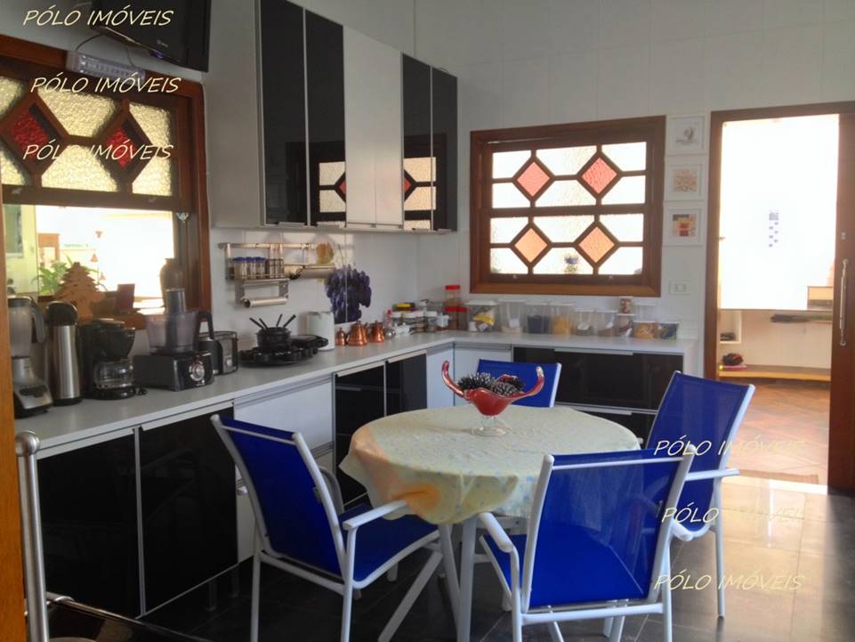 LINDÍSSIMA CASA EM CONDOMÍNIO EM MEIO A NATUREZA!