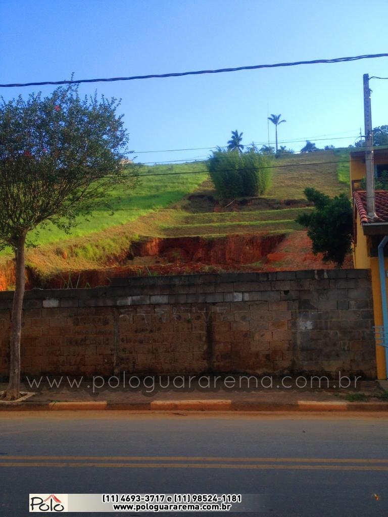 Área de 2800m2