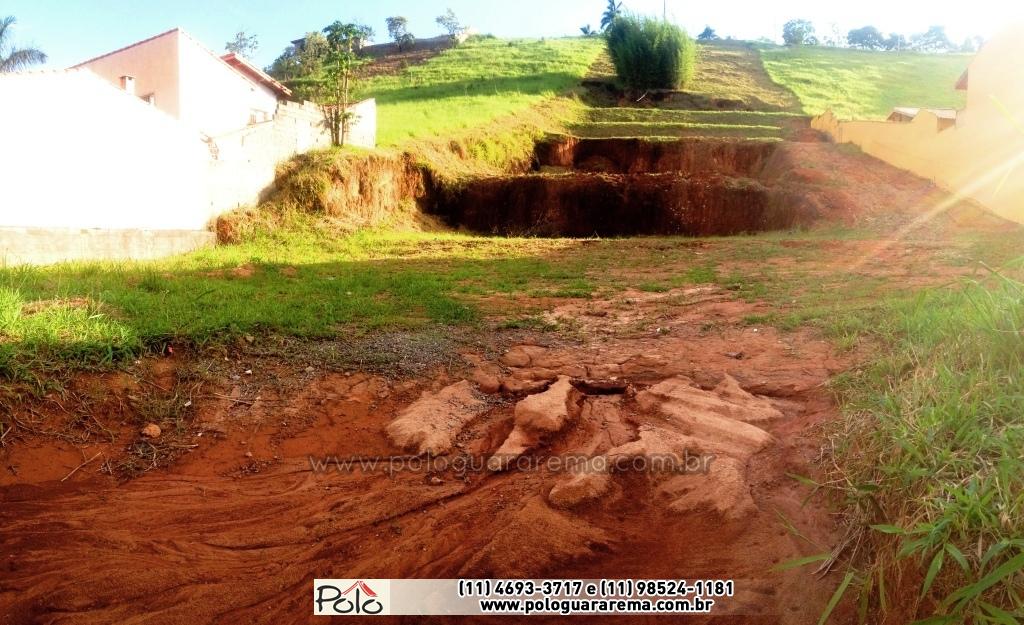 Área de 2800m2