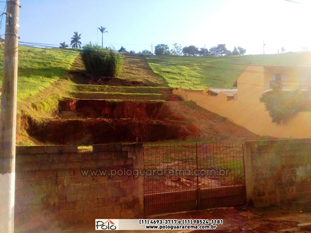 Área de 2800m2