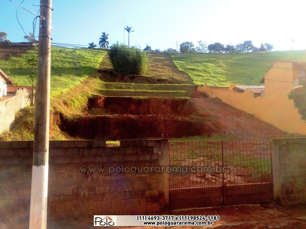 Área de 2800m2