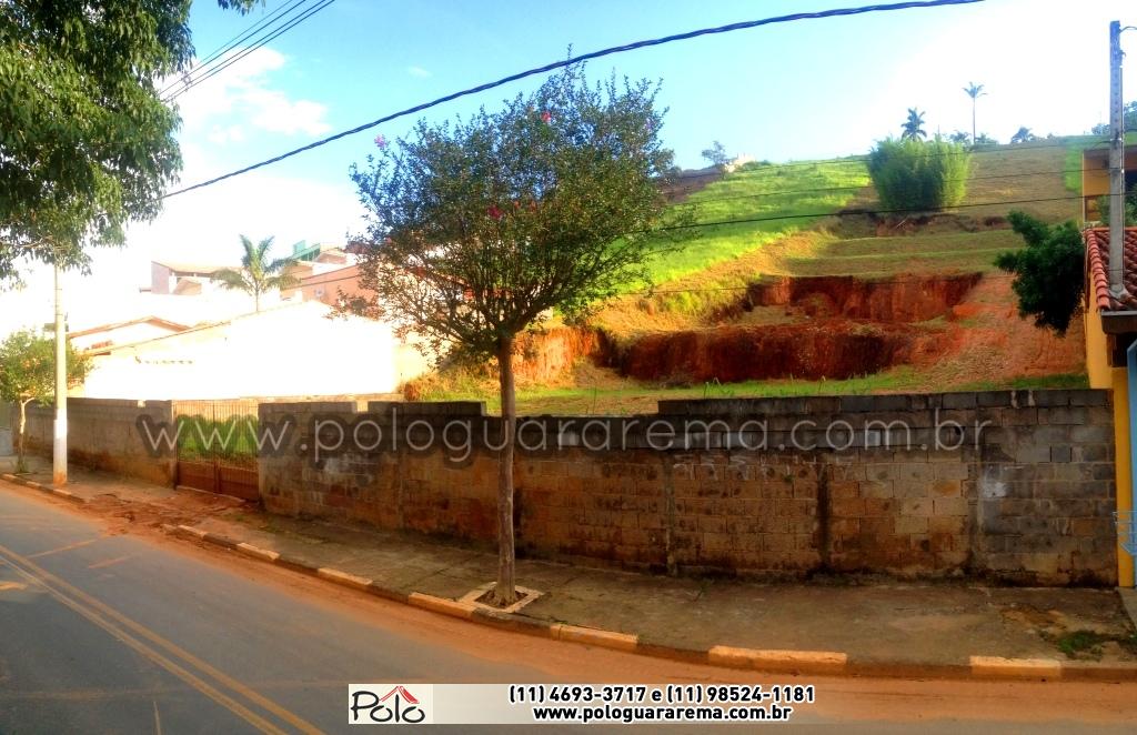 Área de 2800m2