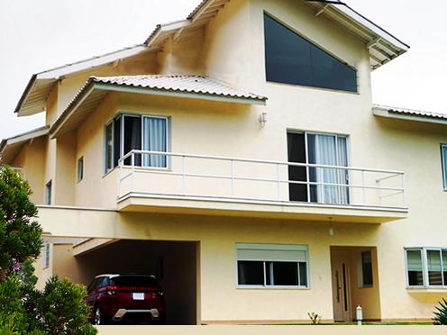 Casa alto padrão no condomínio Alpes