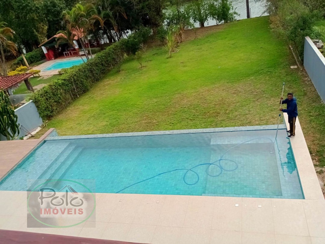 Casa beira rio no Jardim Itapema