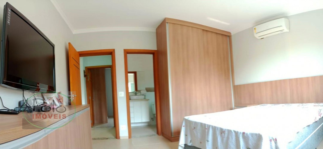 Casa beira rio no Jardim Itapema