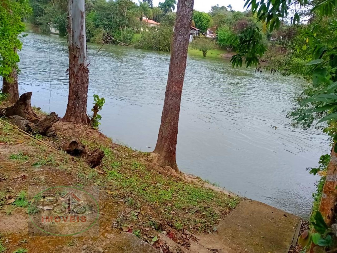 Casa beira rio no Jardim Itapema