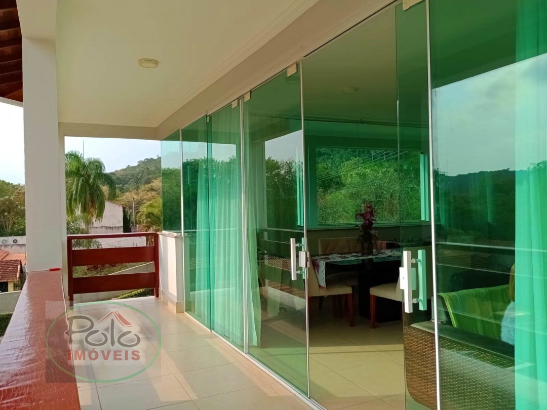 Casa beira rio no Jardim Itapema