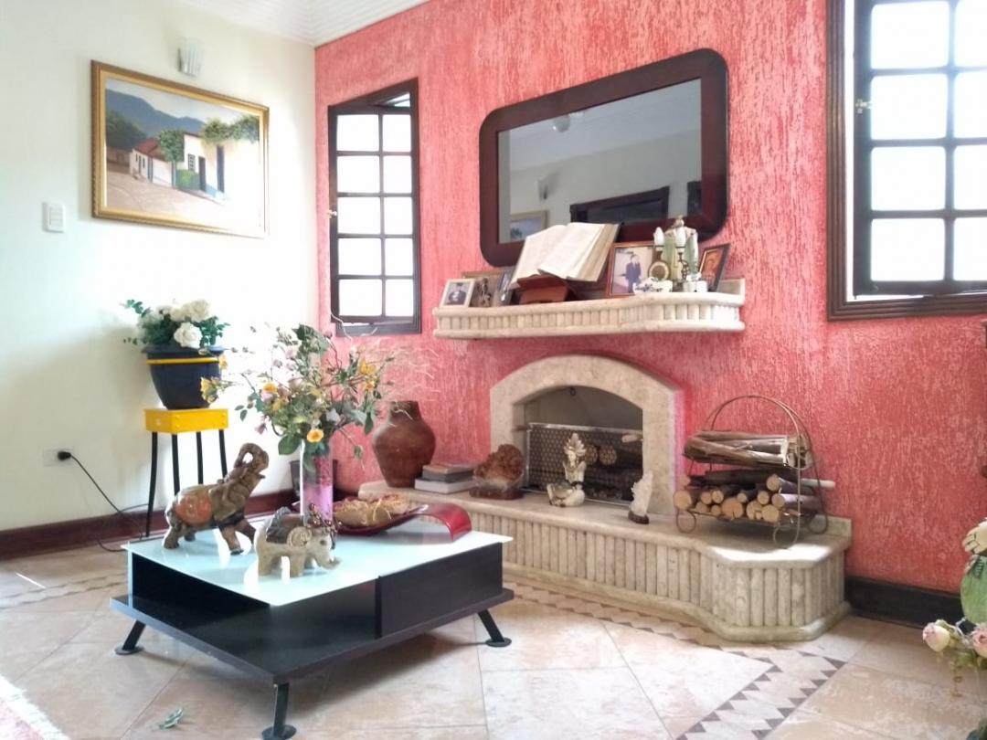 Casa em rua tranquila e sem saída