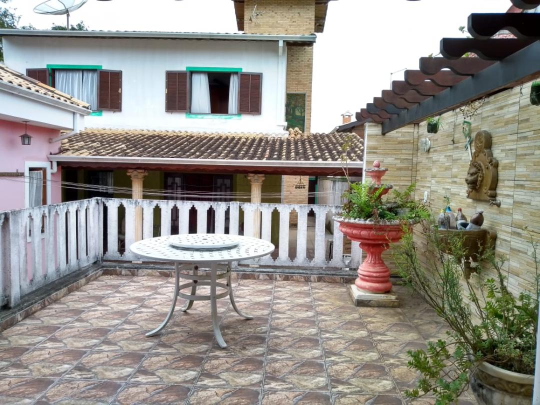 Casa em rua tranquila e sem saída