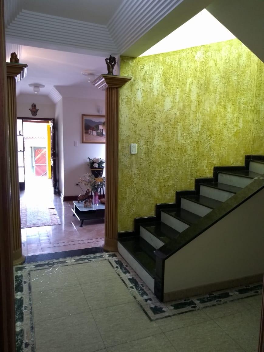 Casa em rua tranquila e sem saída