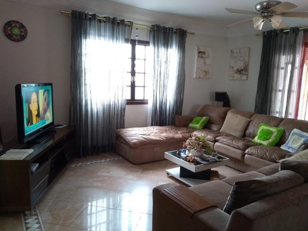 Casa em rua tranquila e sem saída