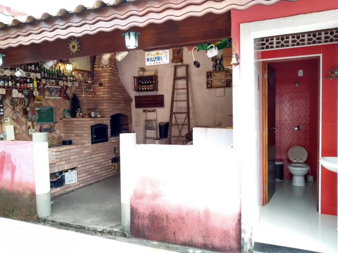 Casa em rua tranquila e sem saída
