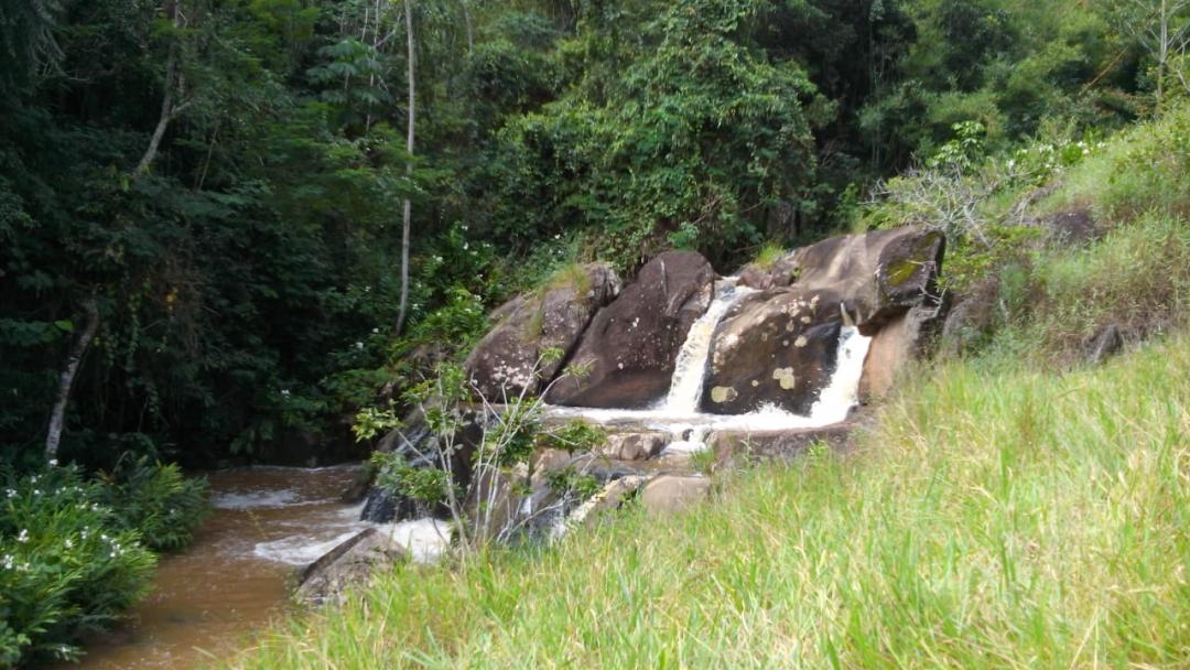 Lote com corredeiras e 12.000m² no Capoeirinha