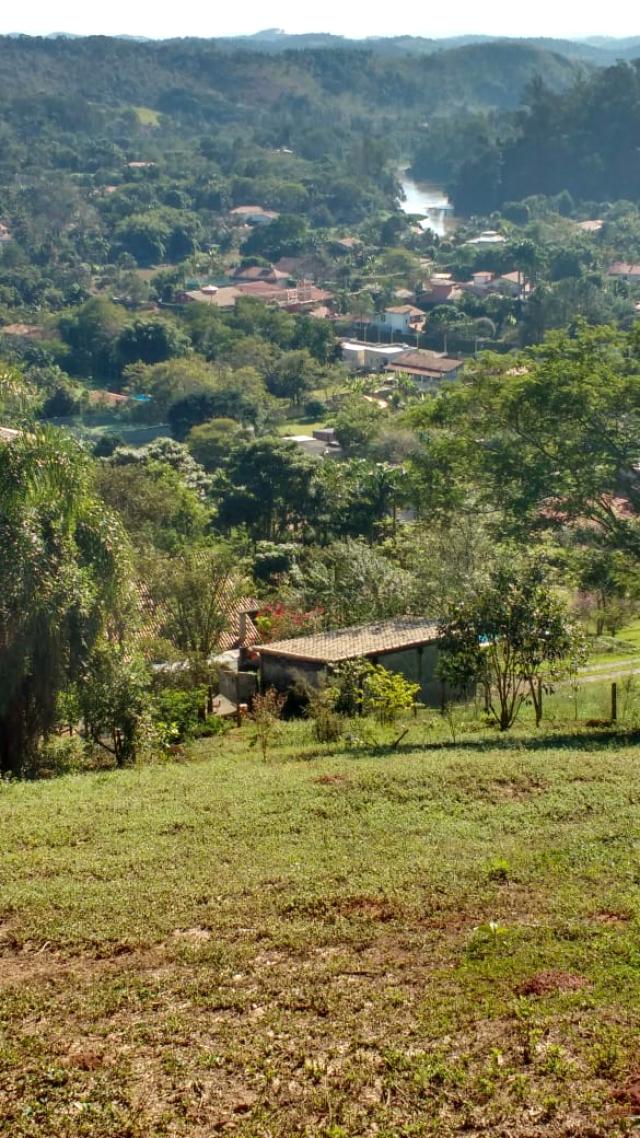 Chácara no Itaoca com vista para o rio.