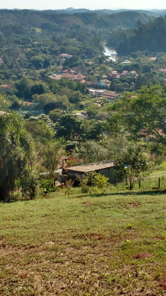 Chácara no Itaoca com vista para o rio.