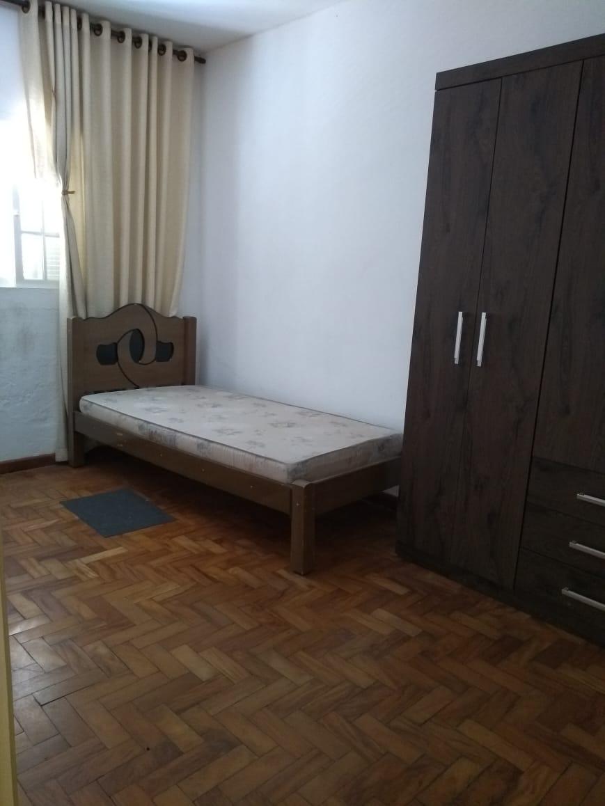 Casa simples e antiga no centro da cidade de Guararema.