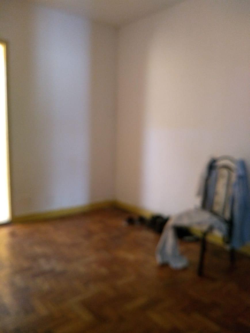 Casa simples e antiga no centro da cidade de Guararema.