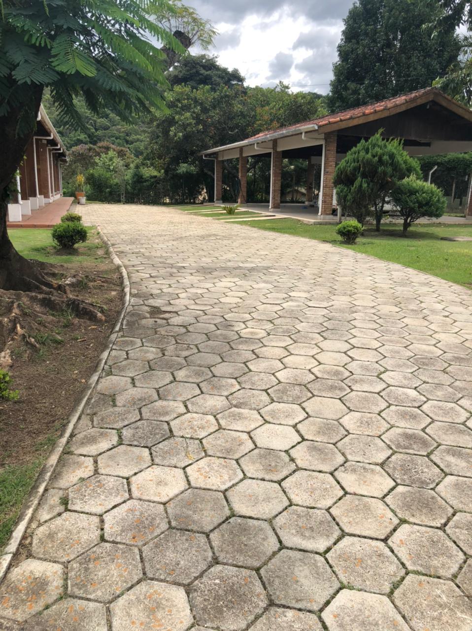 Linda chácara, beira rio, com muito conforto, lazer e privacidade.