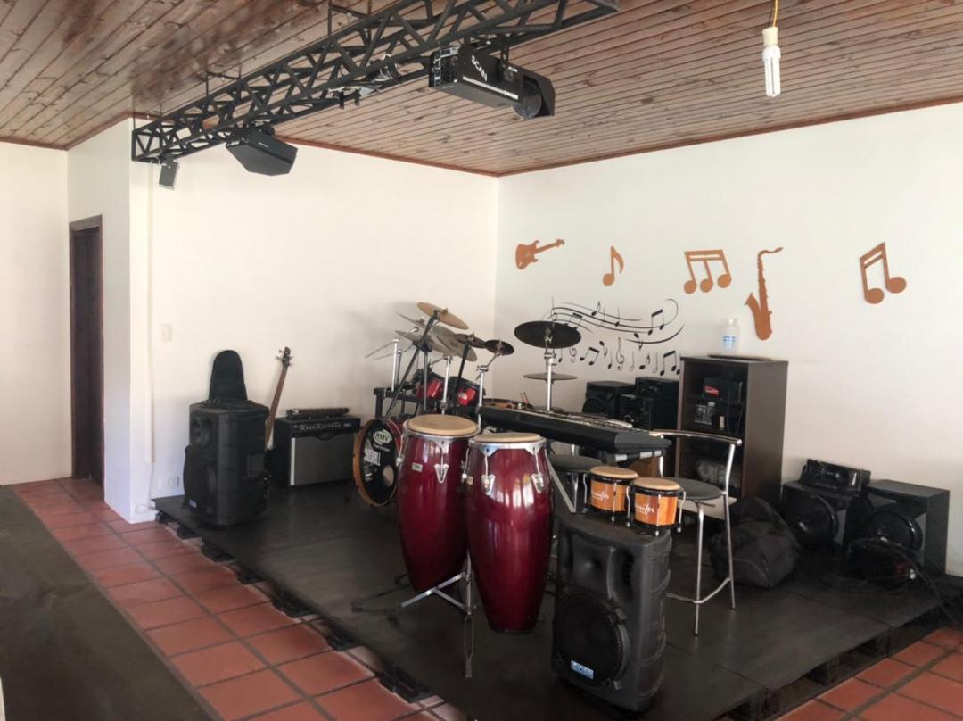 Linda chácara, beira rio, com muito conforto, lazer e privacidade.
