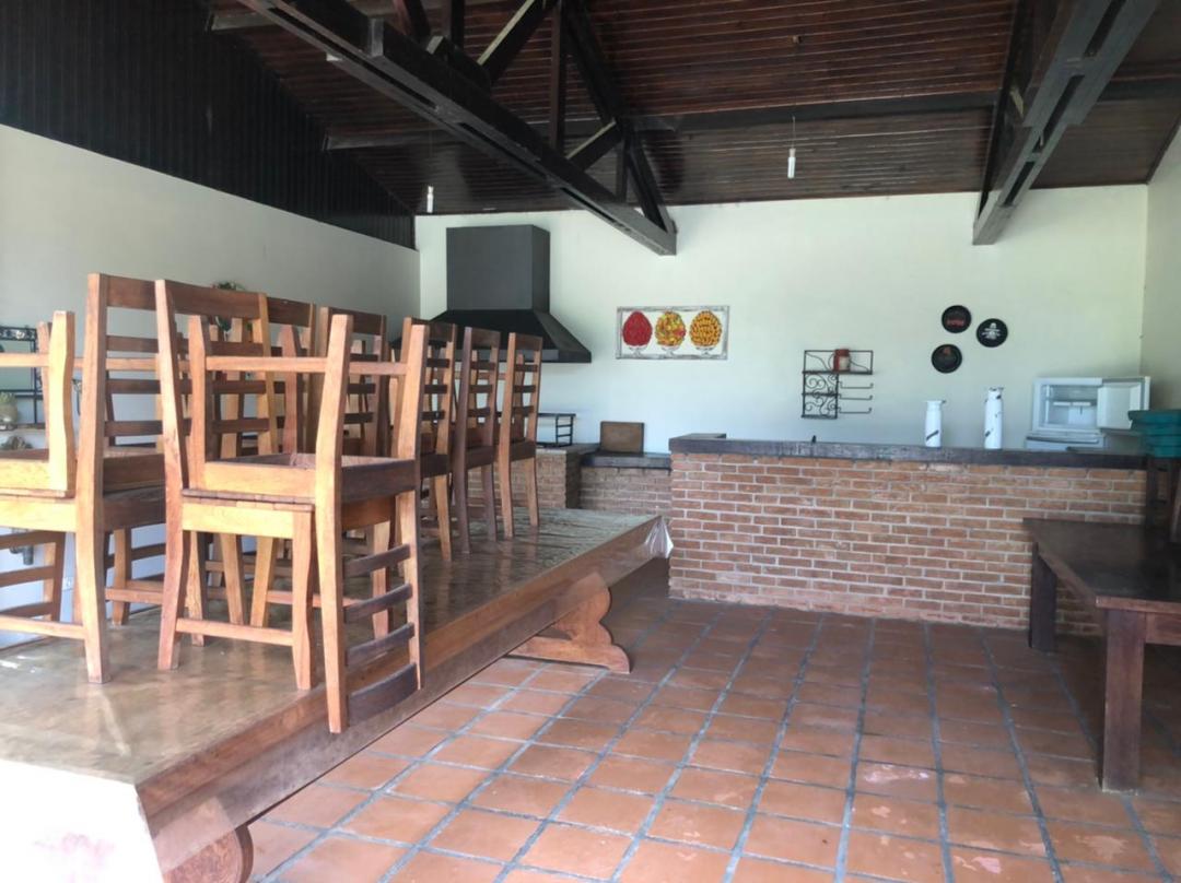 Linda chácara, beira rio, com muito conforto, lazer e privacidade.