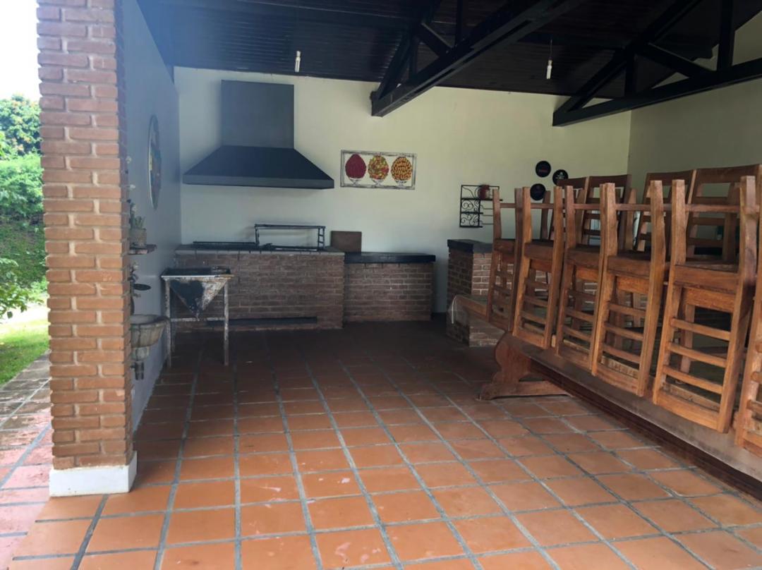 Linda chácara, beira rio, com muito conforto, lazer e privacidade.