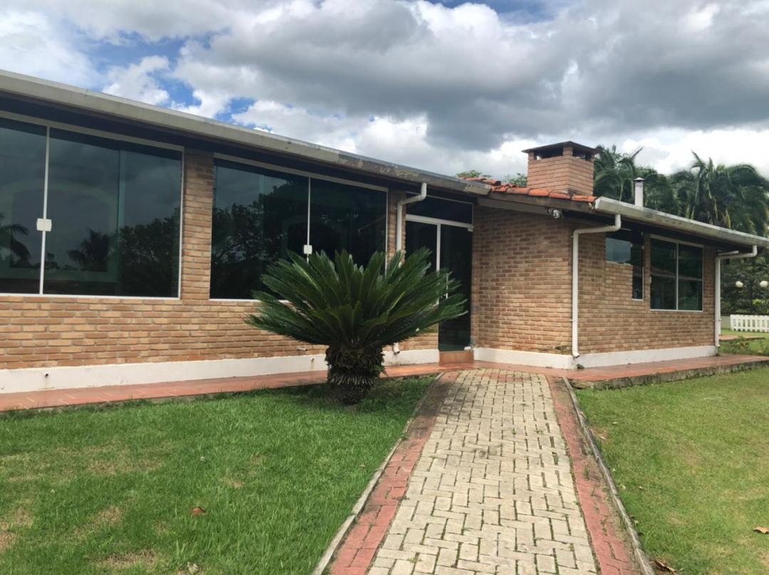 Linda chácara, beira rio, com muito conforto, lazer e privacidade.