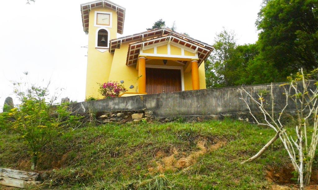 Sítio formado com lindas corredeiras no Capoeirinha
