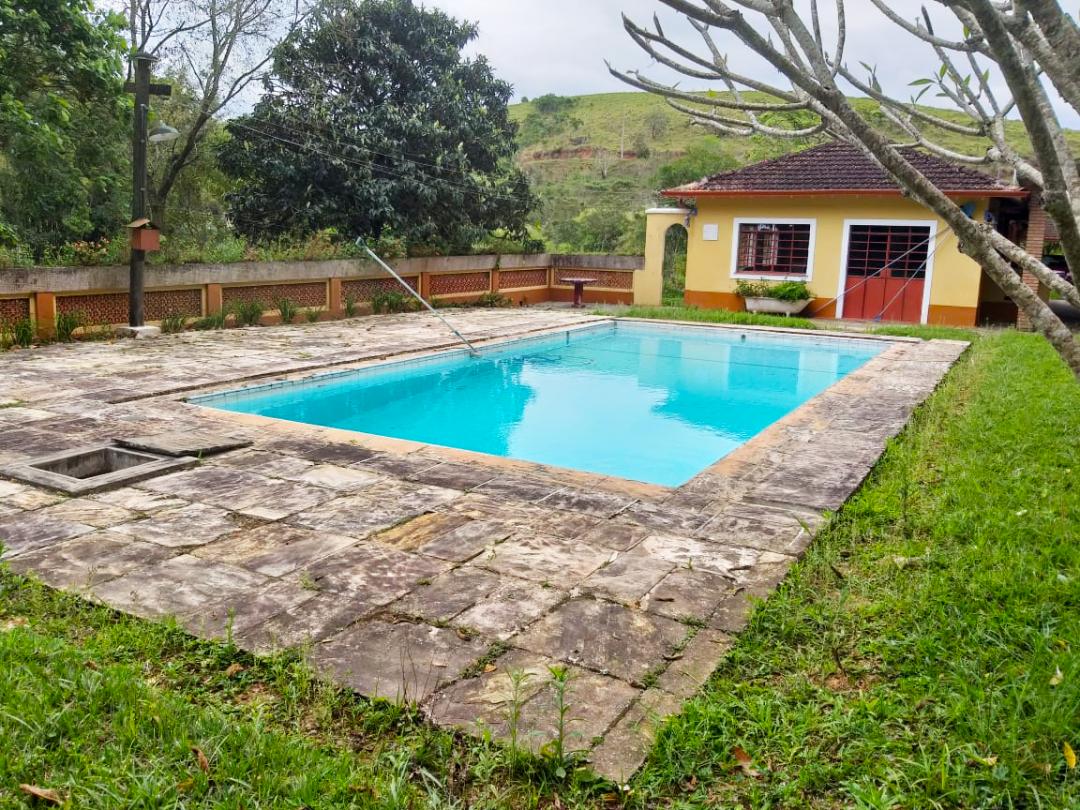 Sítio formado com lindas corredeiras no Capoeirinha