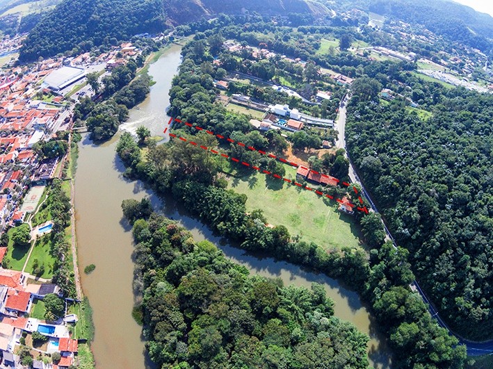 CHÁCARA FUNDO PARA O RIO.
