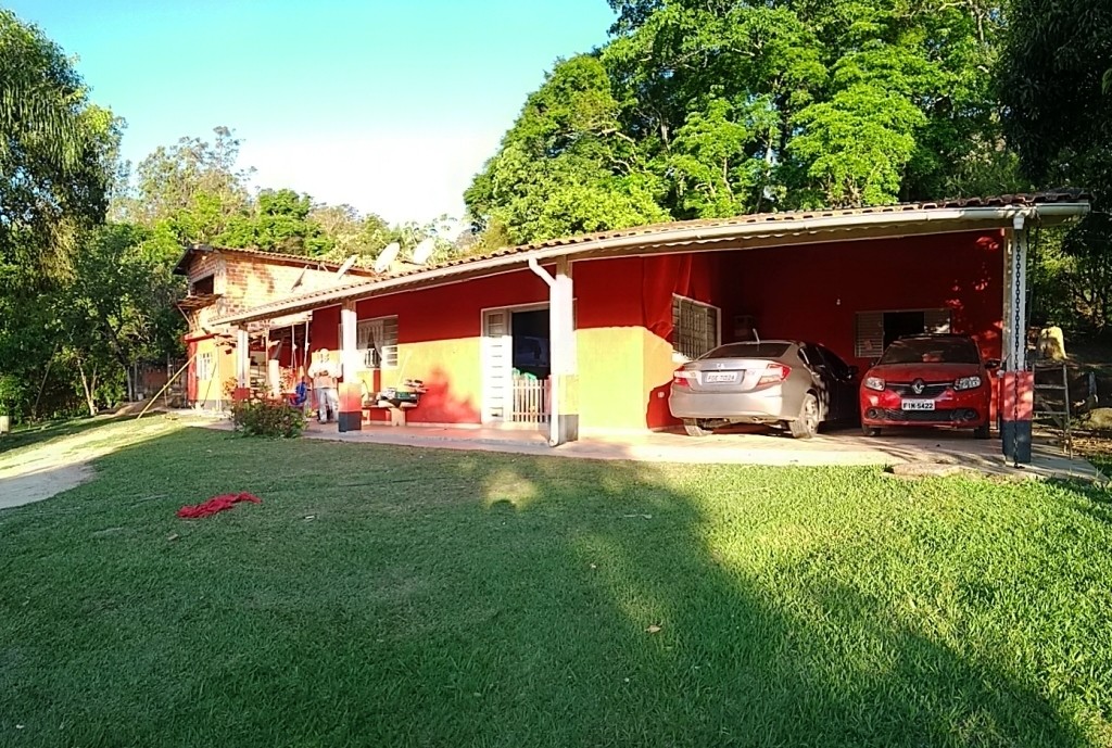 Chácara com lagos, uma linda vista e muita área verde!