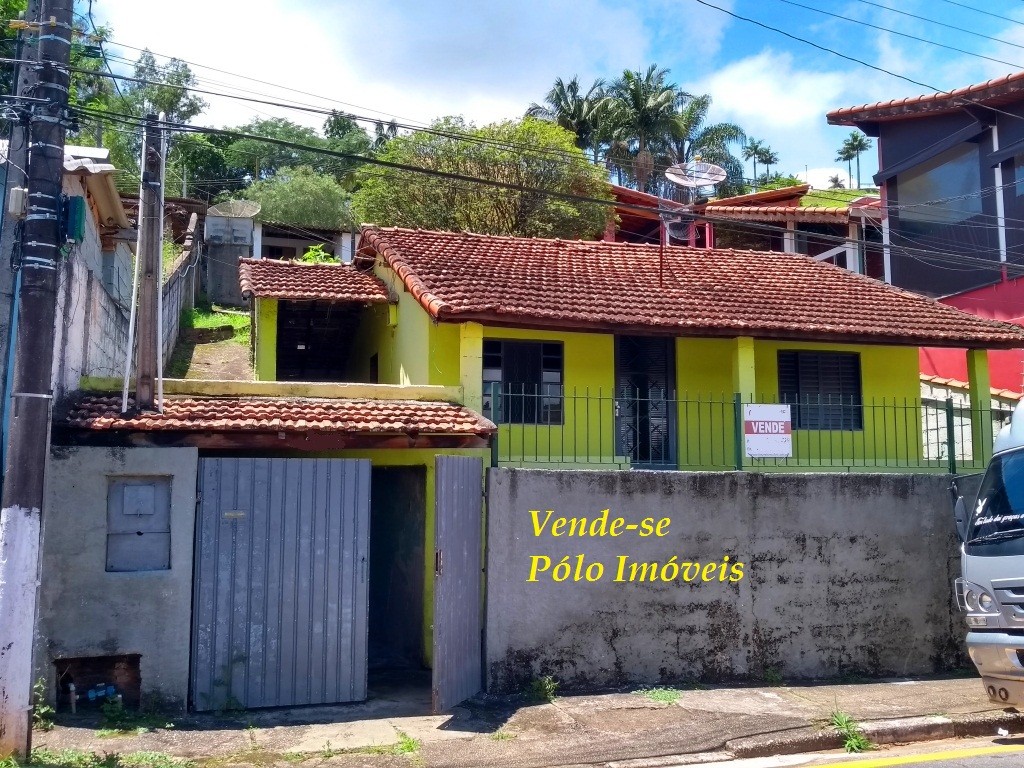 Terreno com duas casas no centro