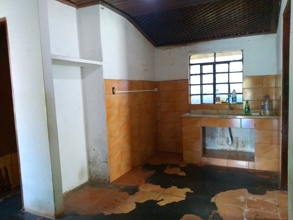 Terreno com duas casas no centro