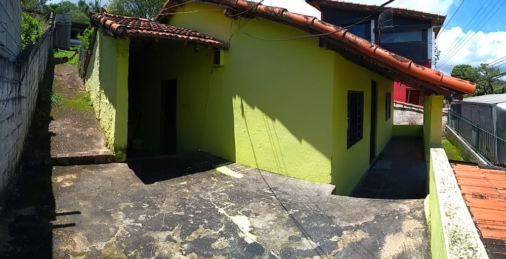 Terreno com duas casas no centro