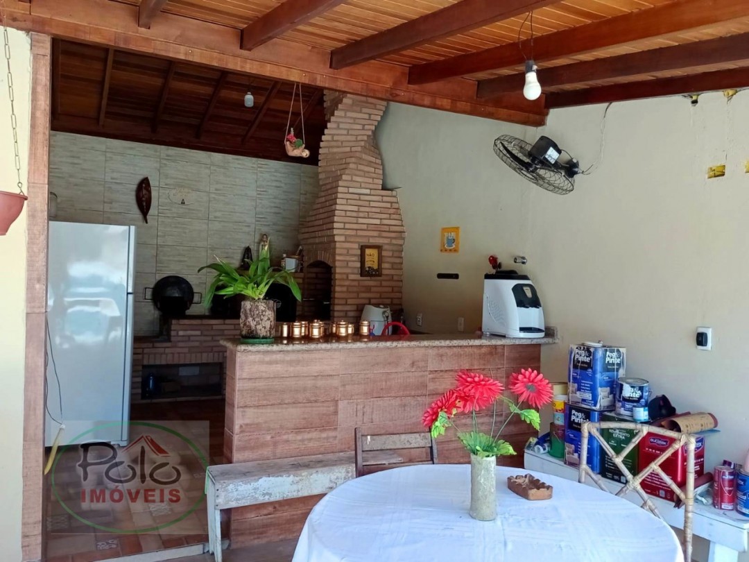 Casa no melhor bairro prontinha para usufruir.