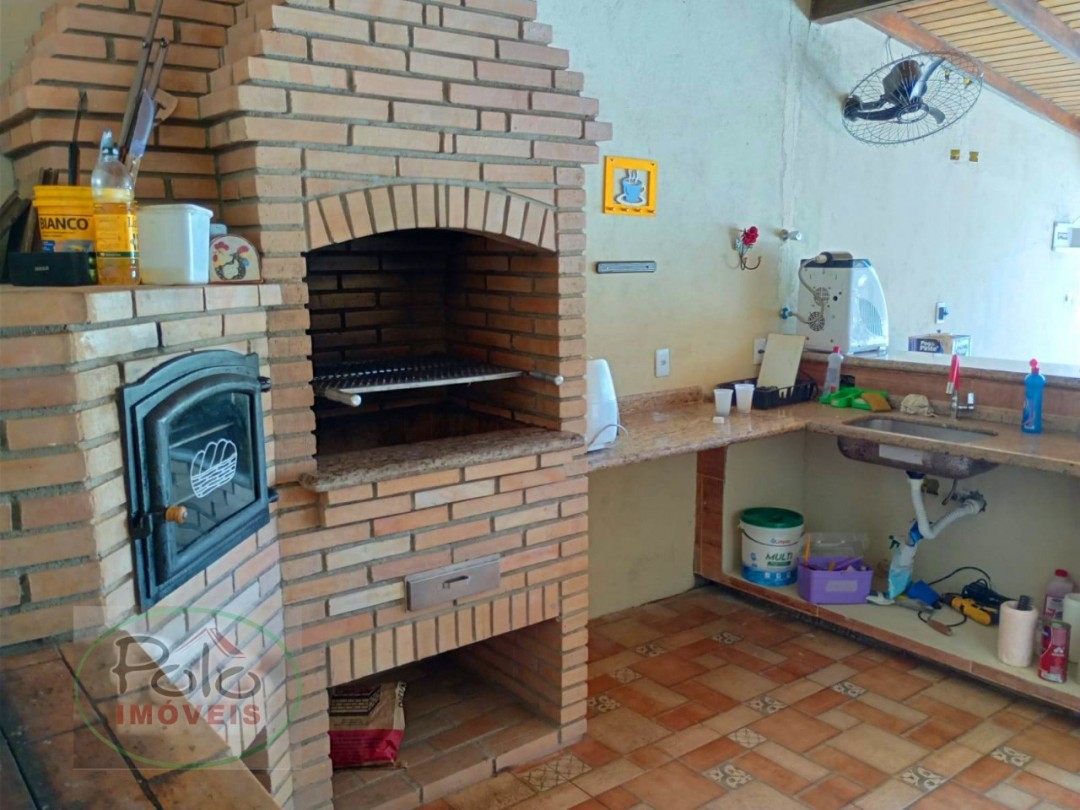 Casa no melhor bairro prontinha para usufruir.