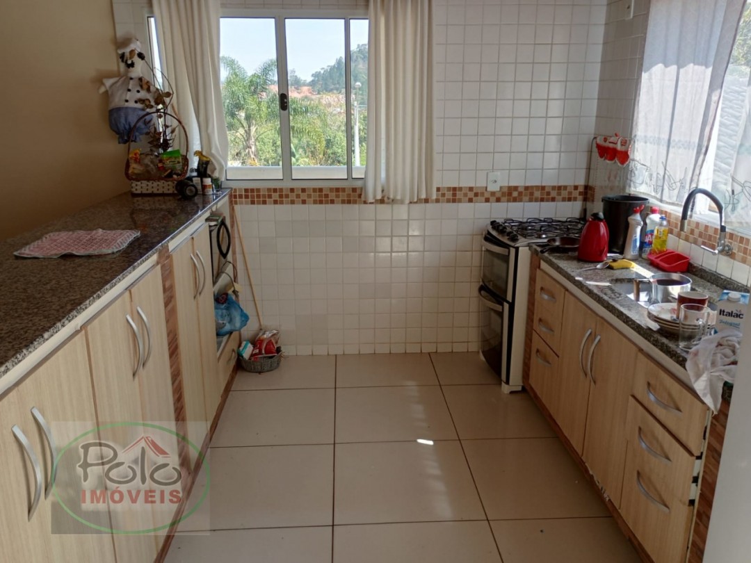 Casa no melhor bairro prontinha para usufruir.