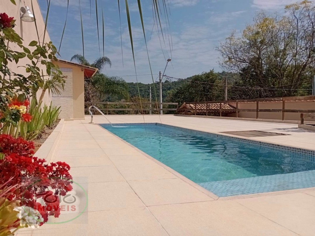 Casa no melhor bairro prontinha para usufruir.