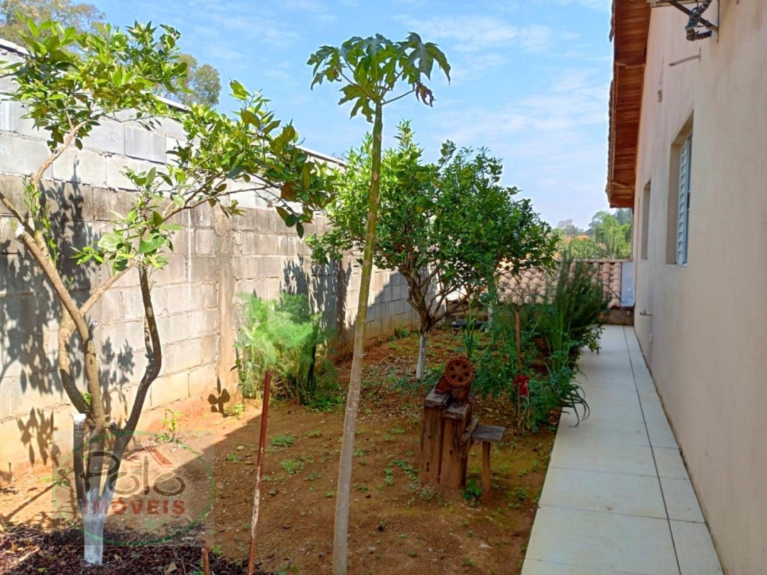 Casa no melhor bairro prontinha para usufruir.