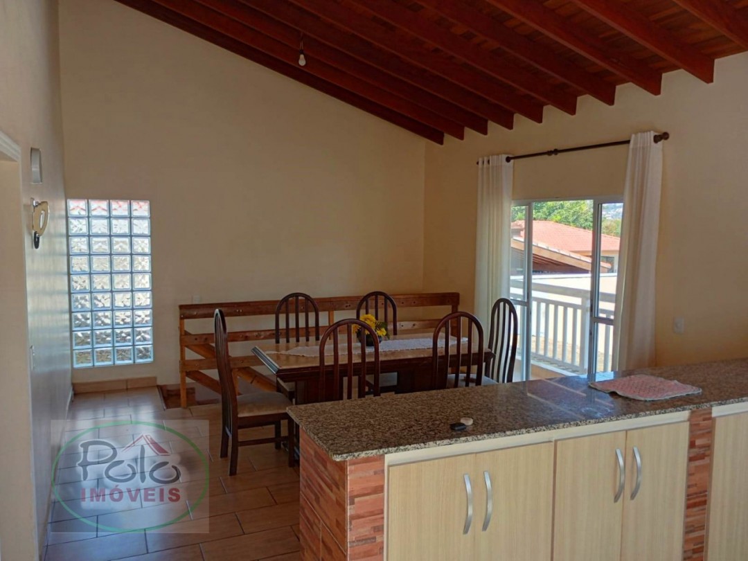 Casa no melhor bairro prontinha para usufruir.