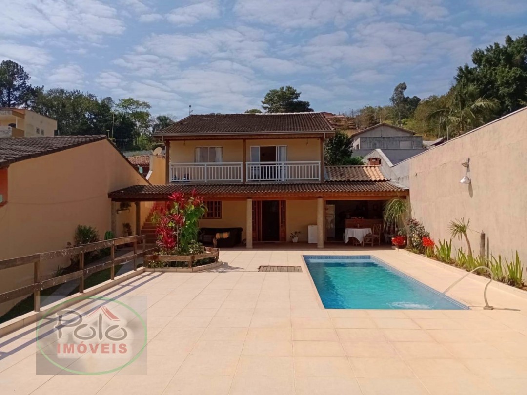 Casa no melhor bairro prontinha para usufruir.