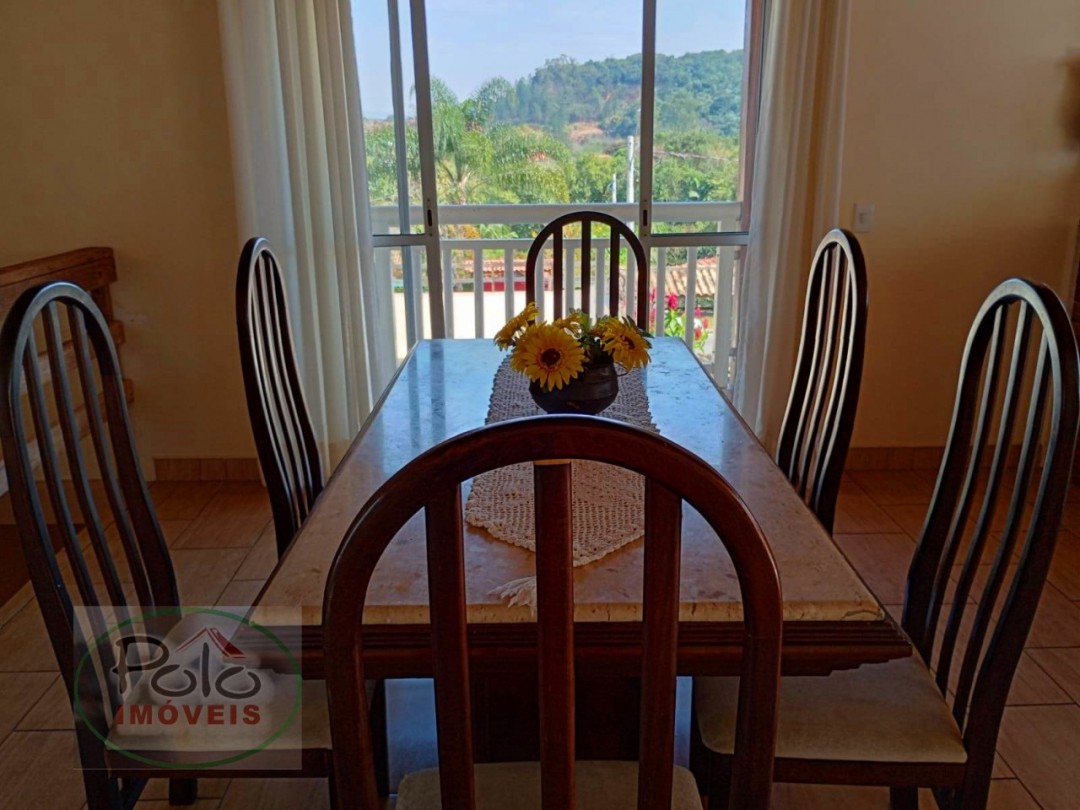 Casa no melhor bairro prontinha para usufruir.