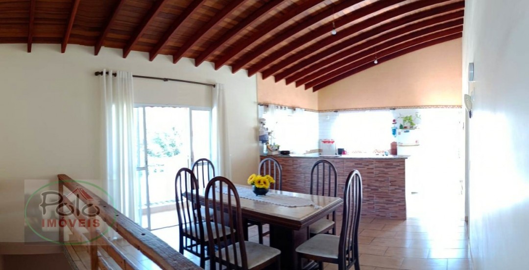 Casa no melhor bairro prontinha para usufruir.