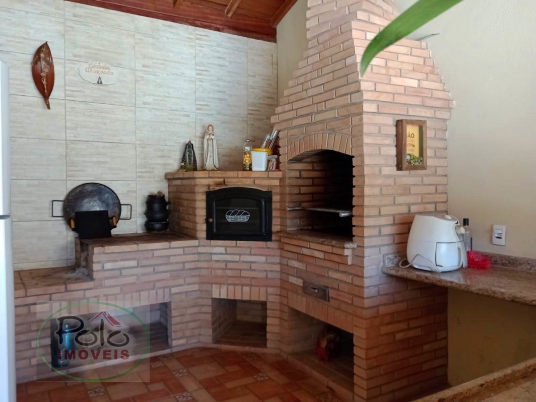 Casa no melhor bairro prontinha para usufruir.