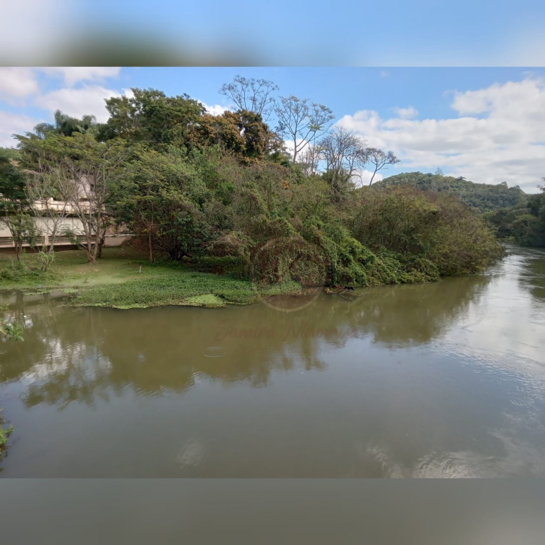 CASA COM FUNDOS PARA O RIO PARAÍBA