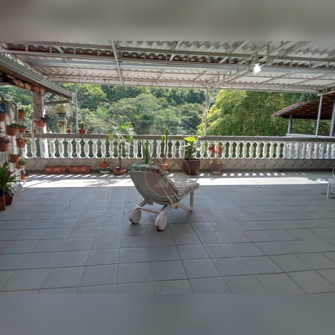 CASA COM FUNDOS PARA O RIO PARAÍBA