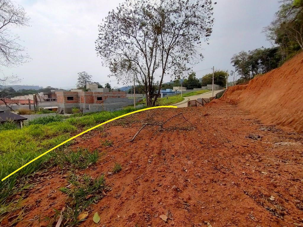 Lote de terreno em condomínio fechado.