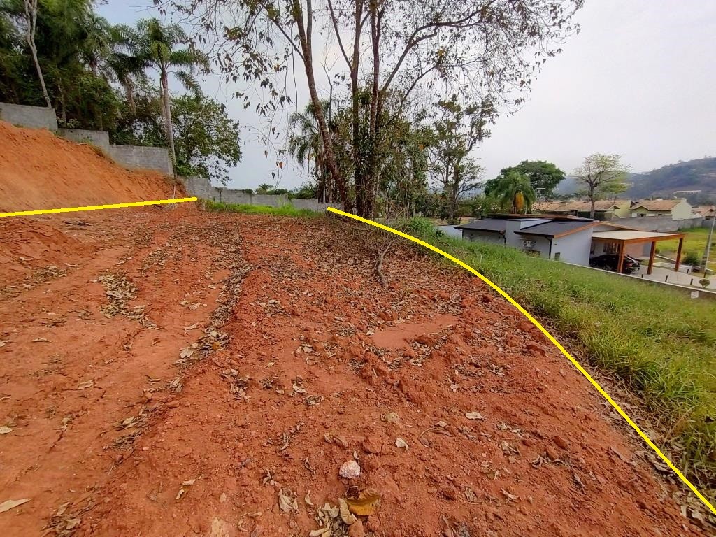 Lote de terreno em condomínio fechado.