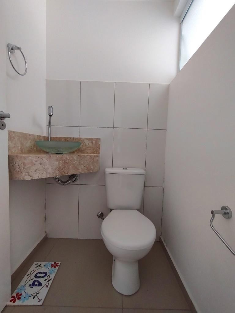 Sobrado em condomínio fechado!