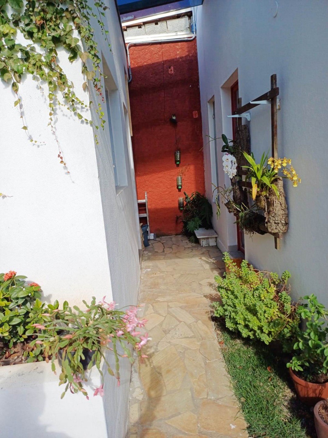 Casa moderna no centro de Guararema